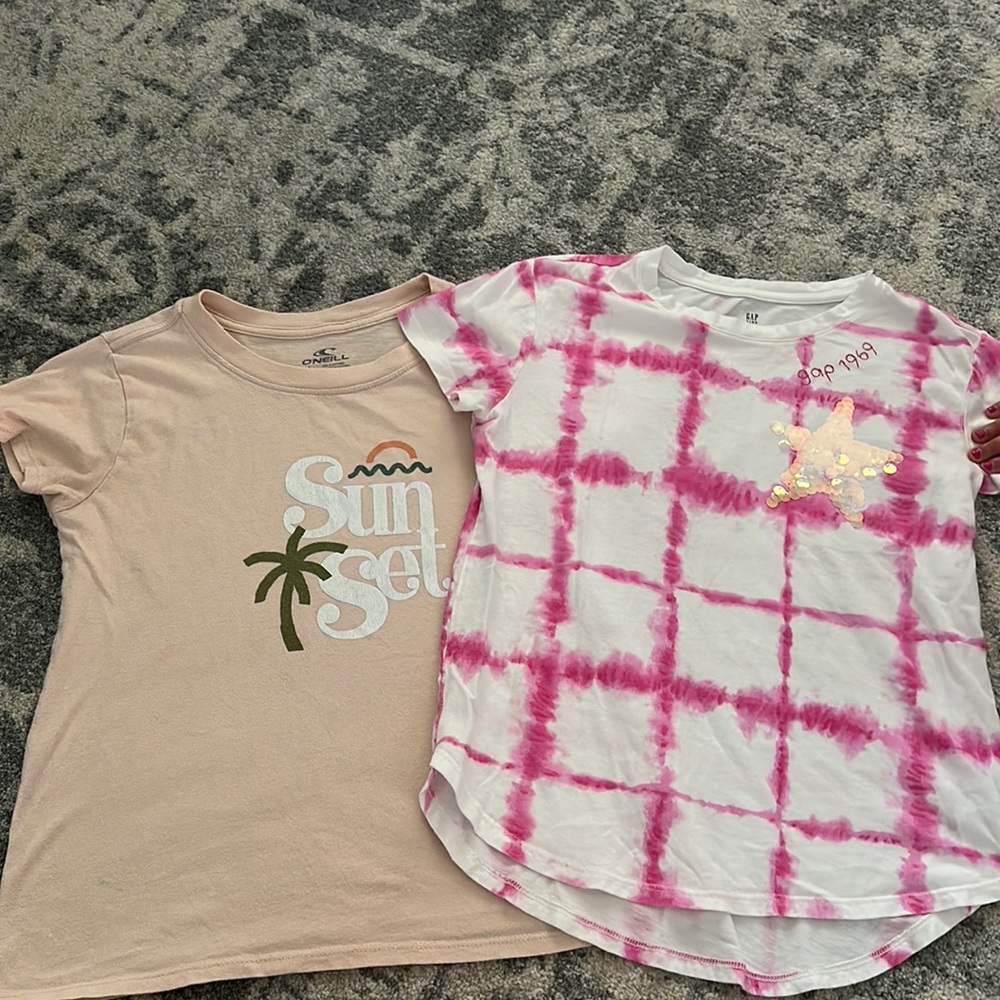 2 size large T-shirt’s- O’Neil and Gap